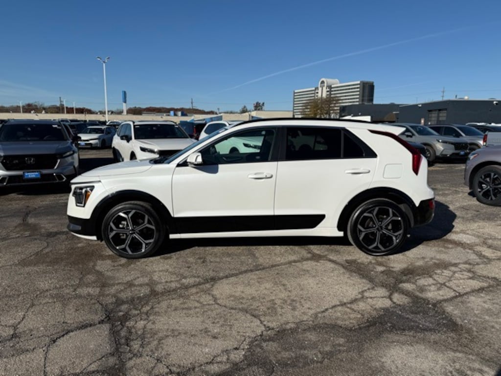 Used 2023 Kia Niro EX Touring SUV