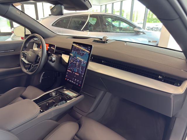 2025 Polestar 3 - Photo 24
