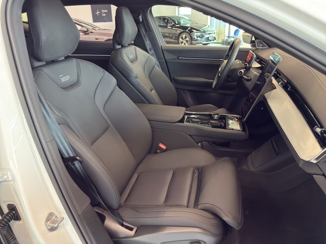 2025 Polestar 3 - Photo 23