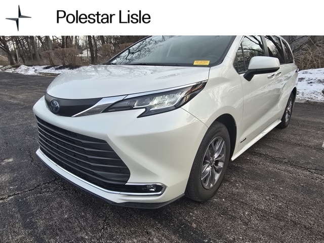 2021 Toyota Sienna XLE's photo