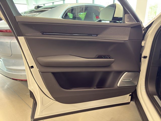 2025 Polestar 3 - Photo 17
