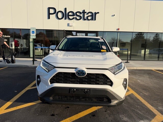 2021 Toyota RAV4 Hybrid XLE photo 3