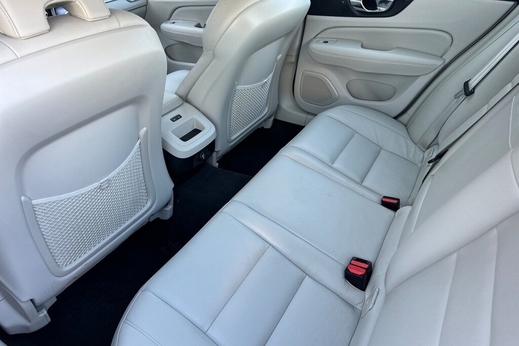 Used 2019 Volvo S60 T6 Momentum Sedan