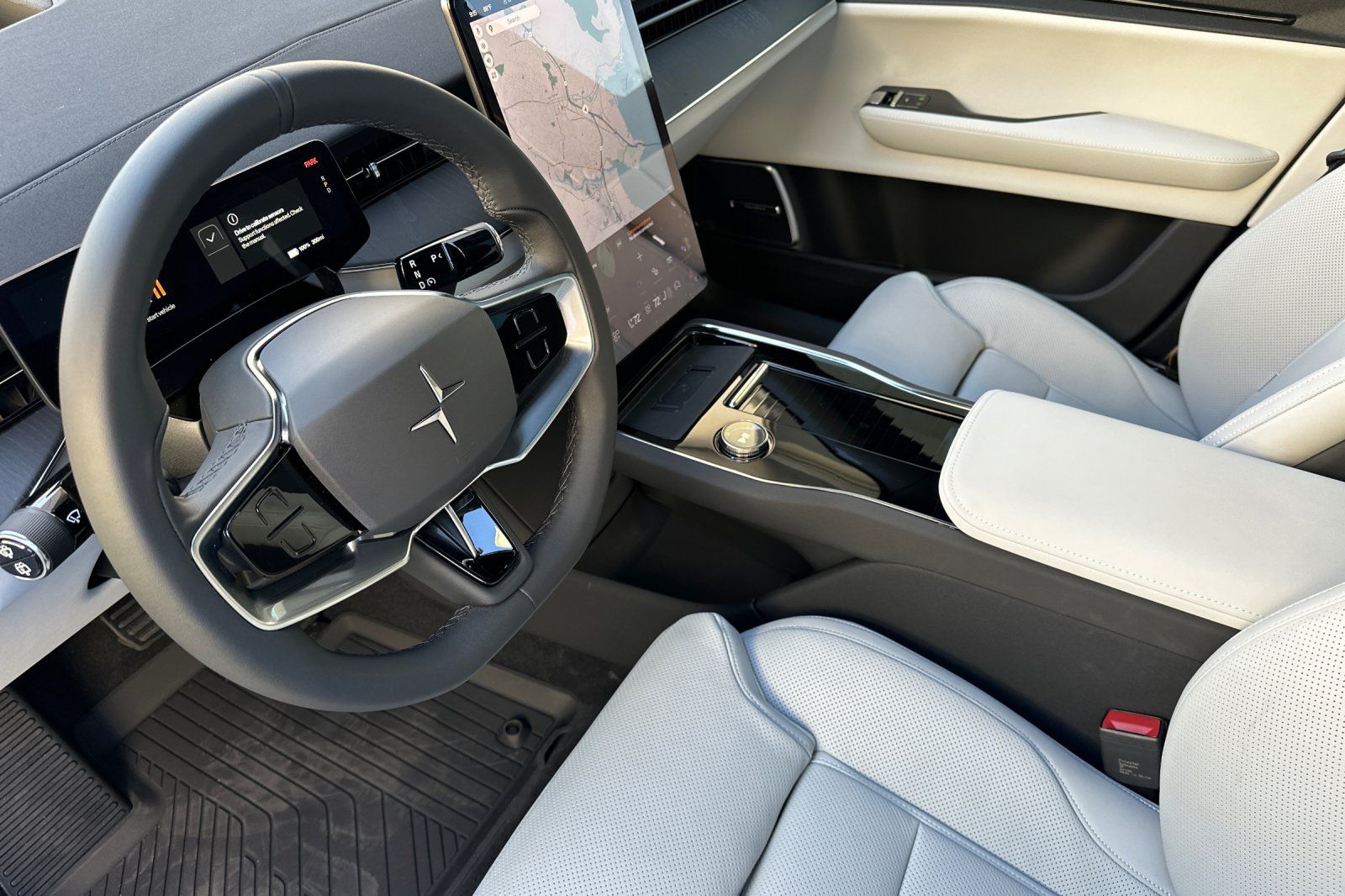 2025 Polestar 3 - Photo 13