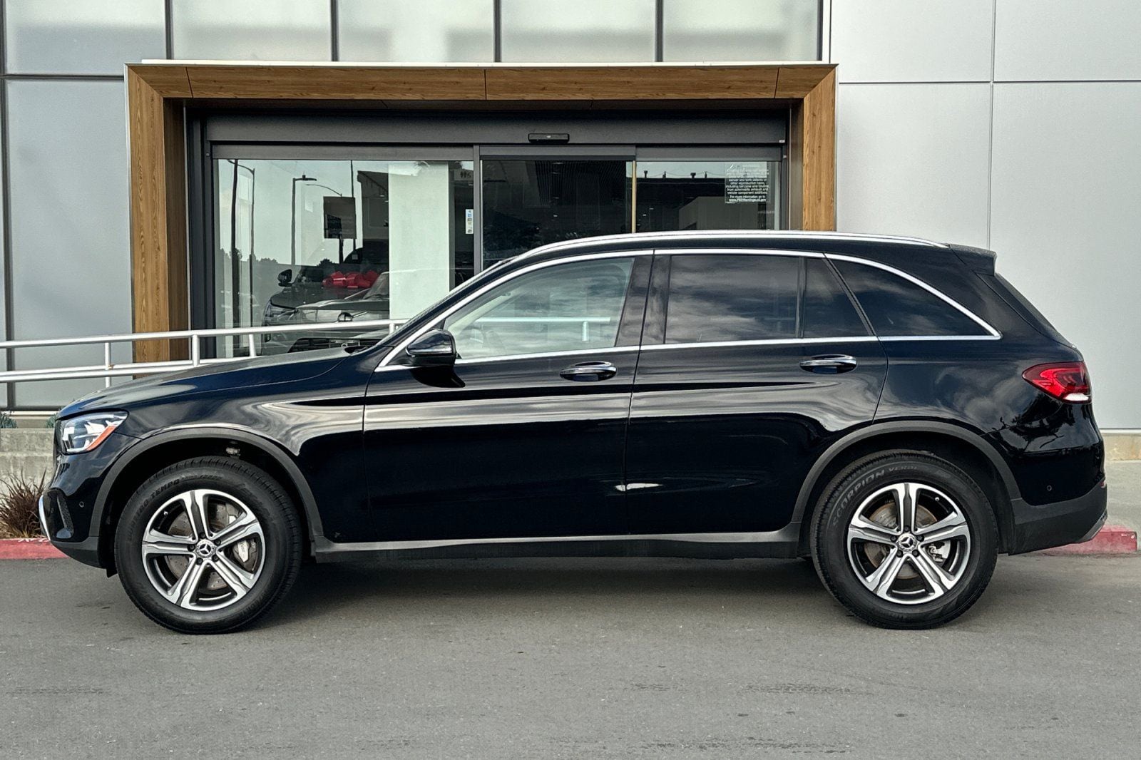 2022 Mercedes-Benz GLC GLC 300 photo 4