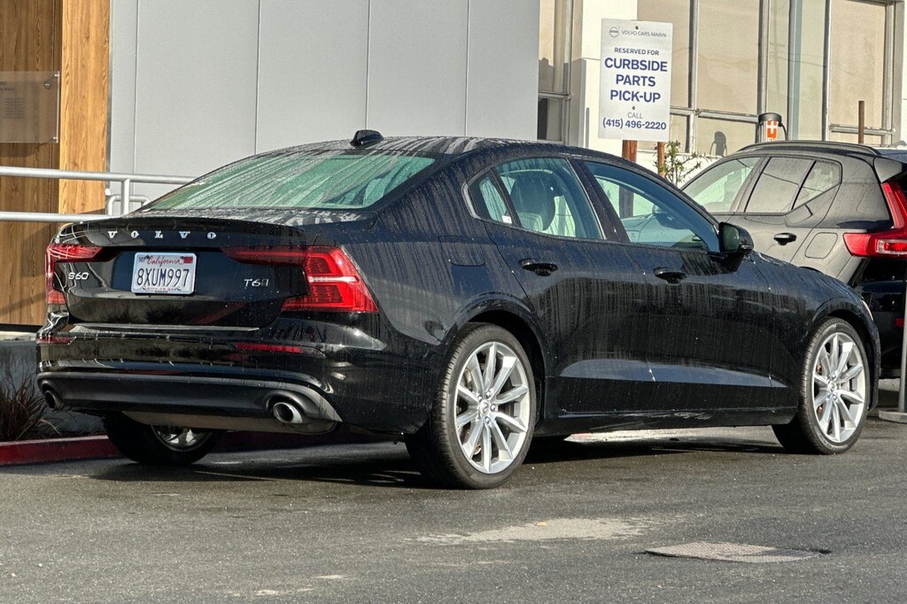 Used 2019 Volvo S60 T6 Momentum Sedan