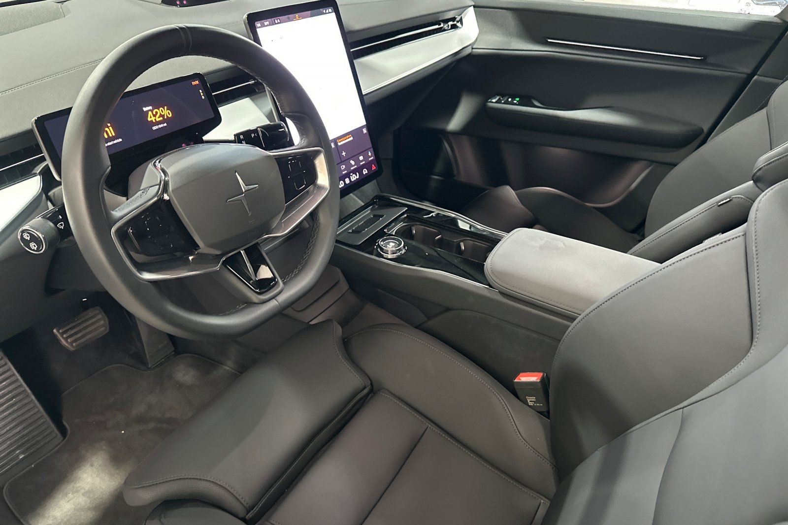 2025 Polestar 3 - Photo 13