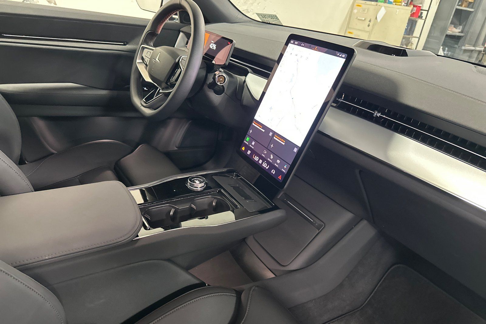 2025 Polestar 3 - Photo 18