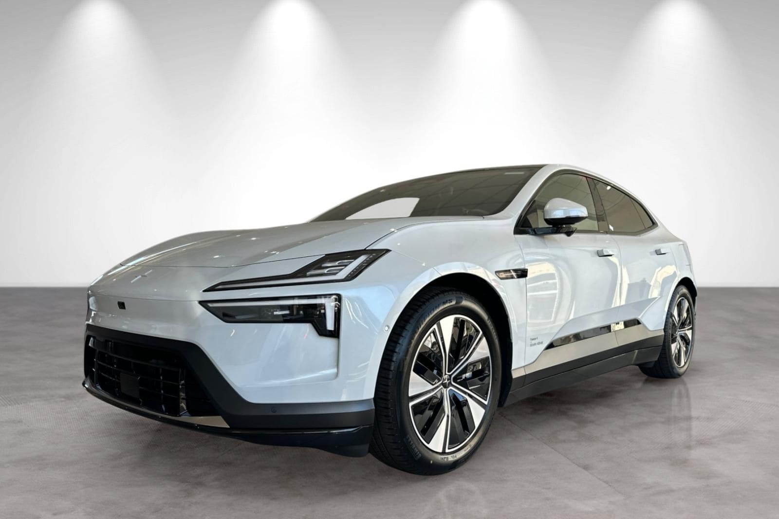 2026 Polestar 4 LRDM's photo
