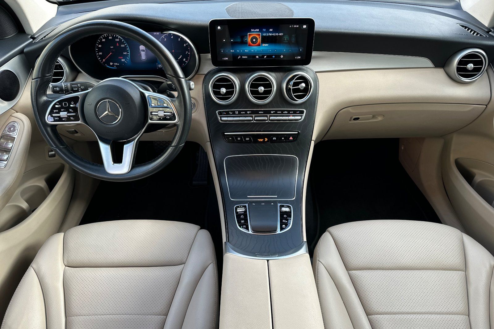 2022 Mercedes-Benz GLC GLC 300 photo 2