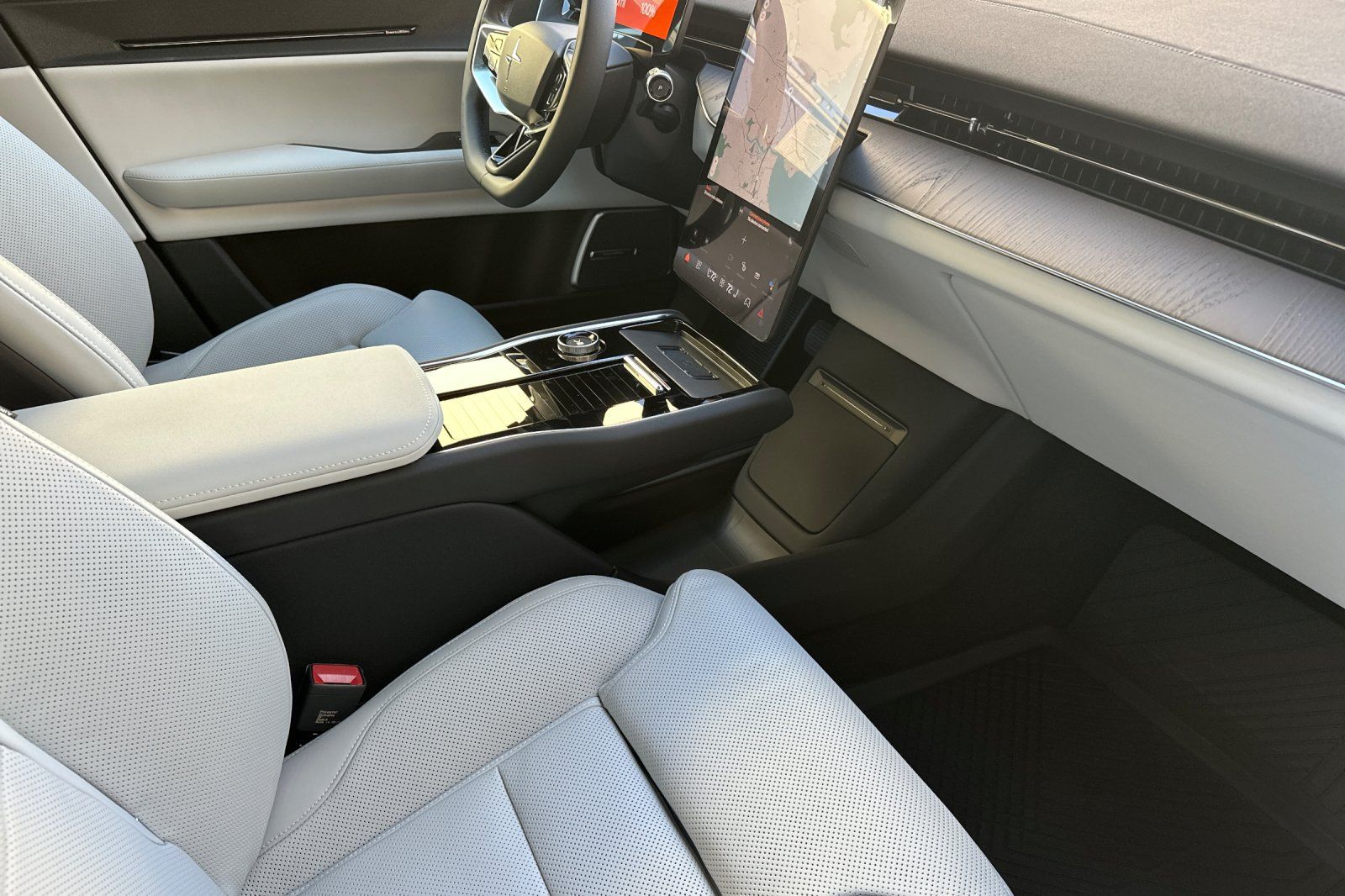2025 Polestar 3 - Photo 18