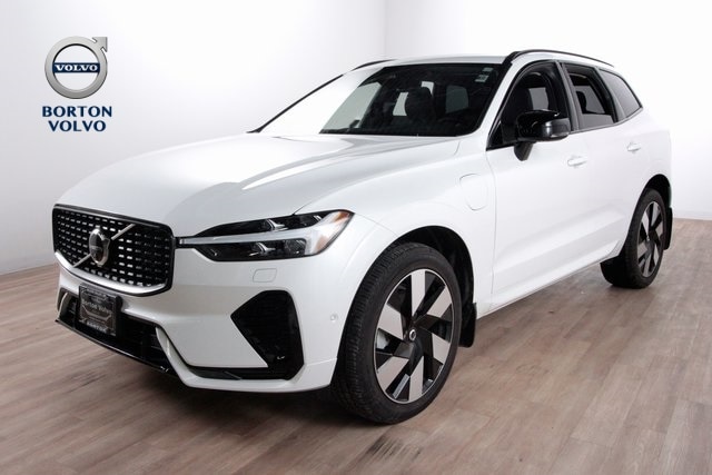 2024 Volvo XC60 Plus's photo