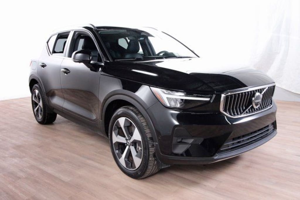 Certified 2025 Volvo XC40 B5 Plus Bright Theme SUV