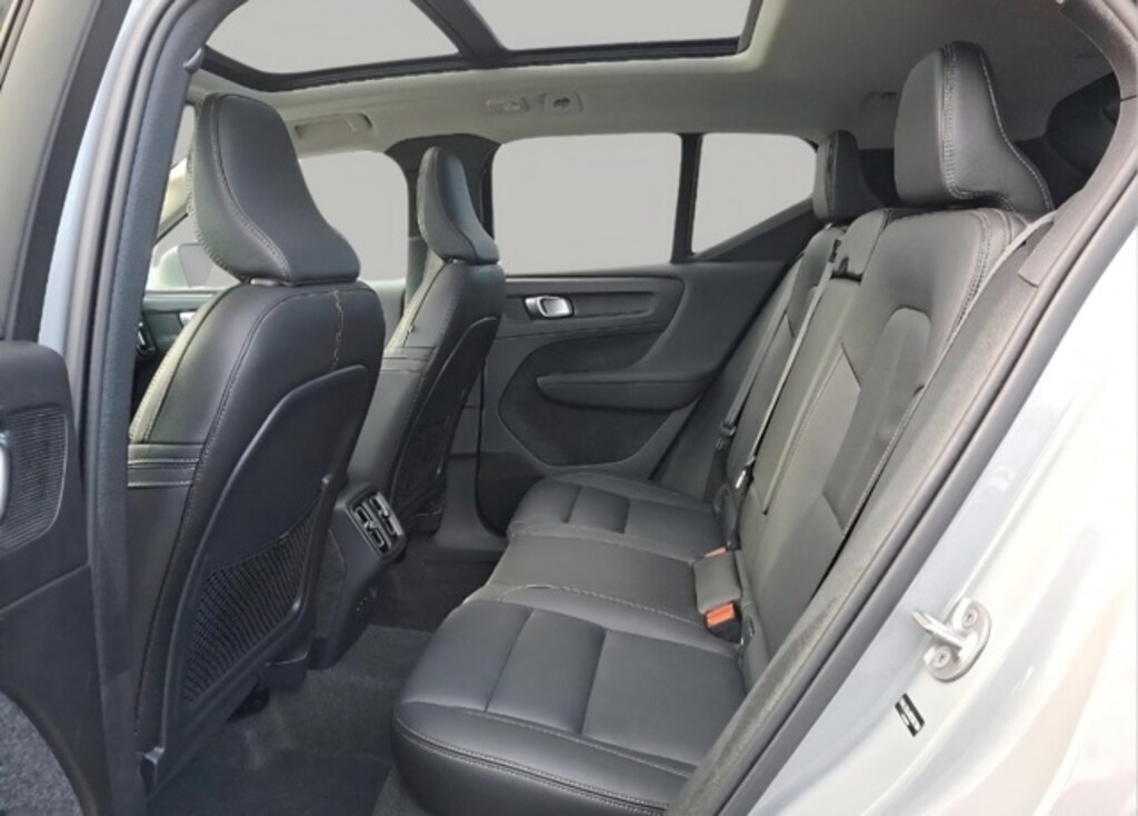 Certified 2025 Volvo XC40 B5 Plus Dark Theme SUV