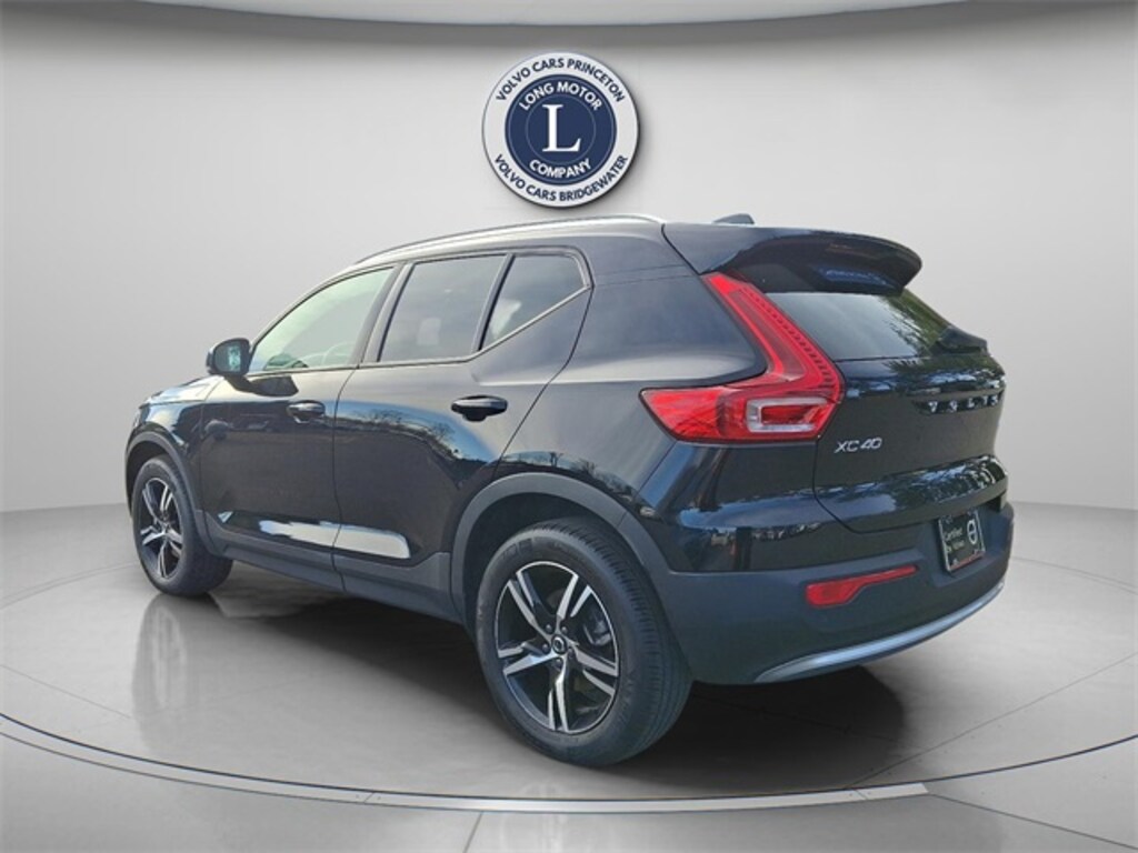 Certified 2023 Volvo XC40 B5 Core SUV