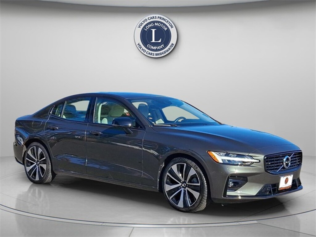Used 2022 Volvo S60 B5 Momentum Sedan