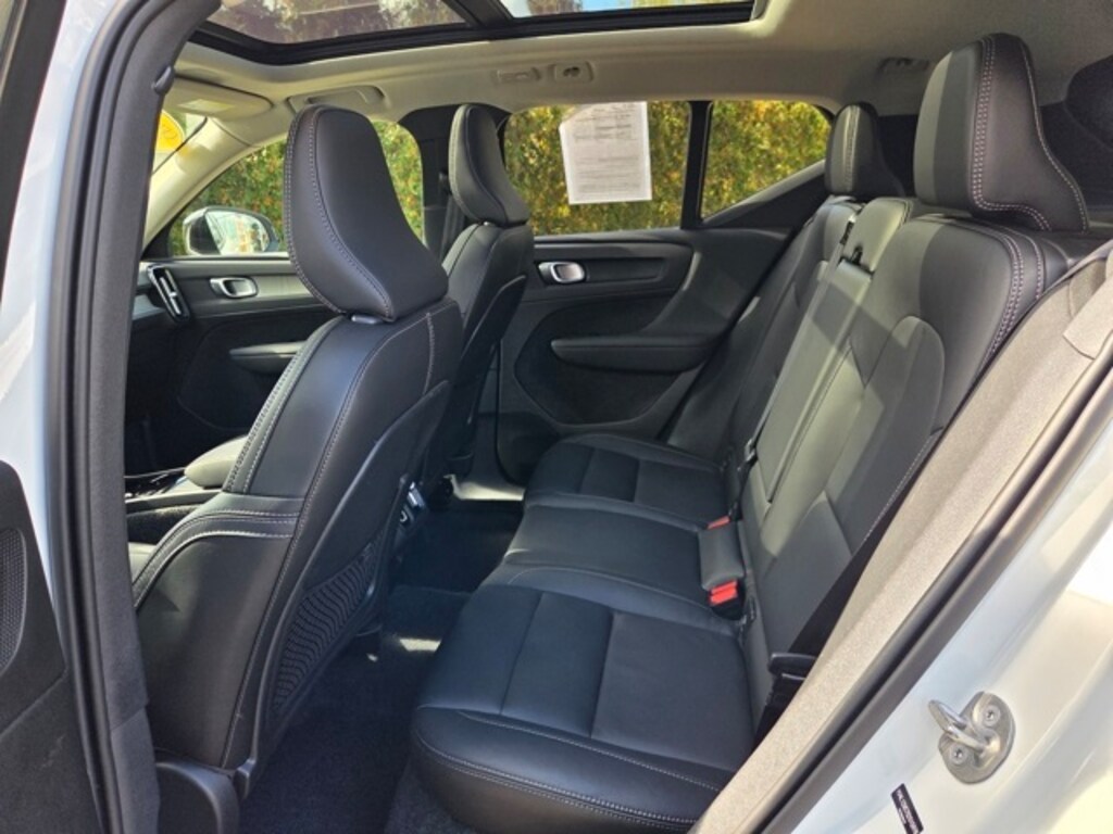 Certified 2025 Volvo XC40 B5 Plus Dark Theme SUV