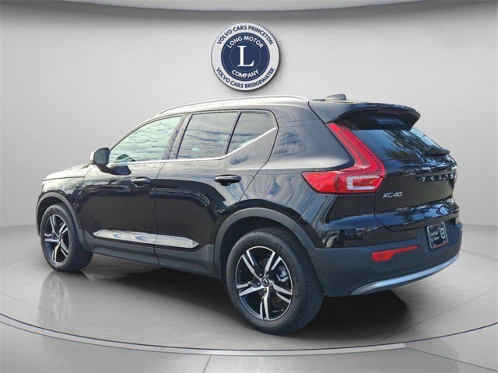 Certified 2025 Volvo XC40 B5 Core SUV
