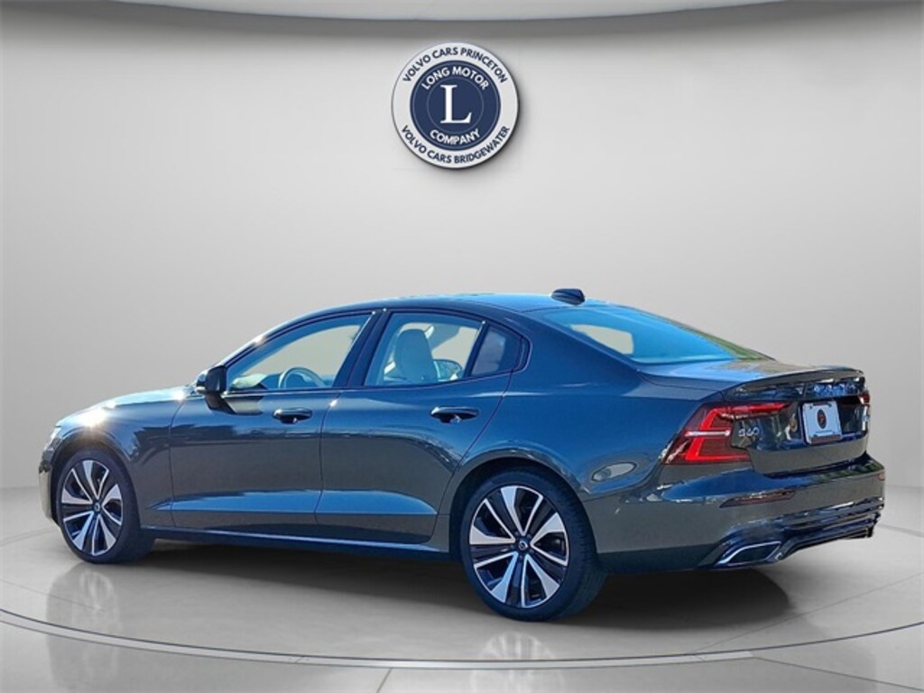 Used 2022 Volvo S60 B5 Momentum Sedan