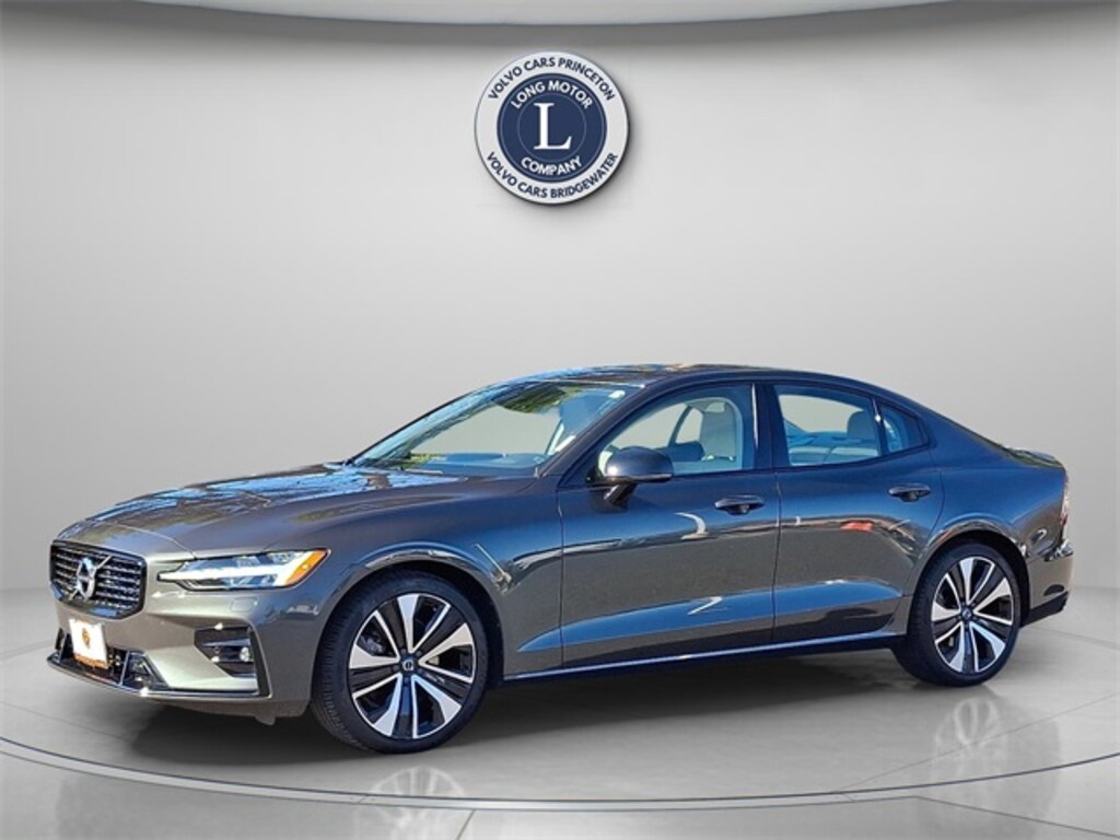 Used 2022 Volvo S60 B5 Momentum Sedan