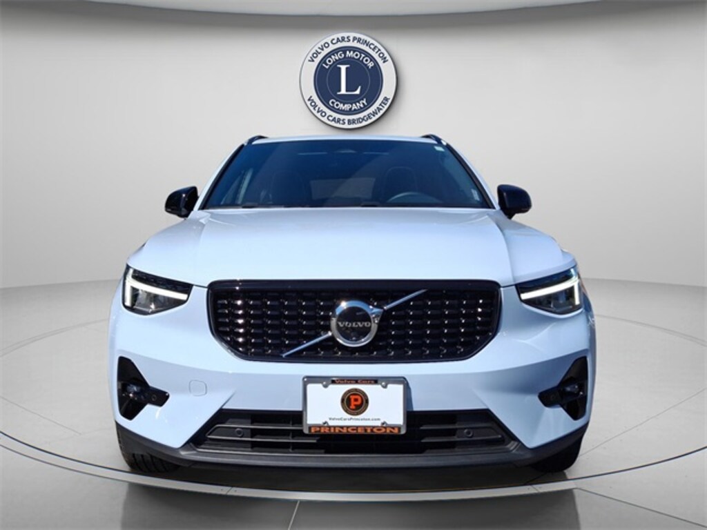 Certified 2025 Volvo XC40 B5 Plus Dark Theme SUV