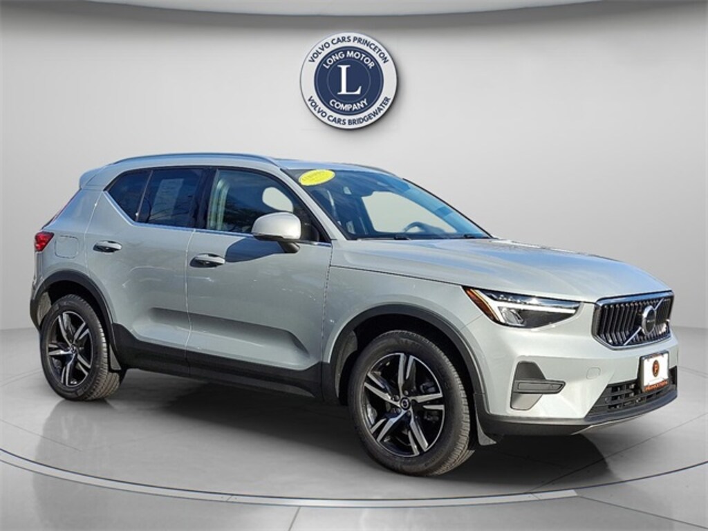 Certified 2025 Volvo XC40 B5 Core SUV