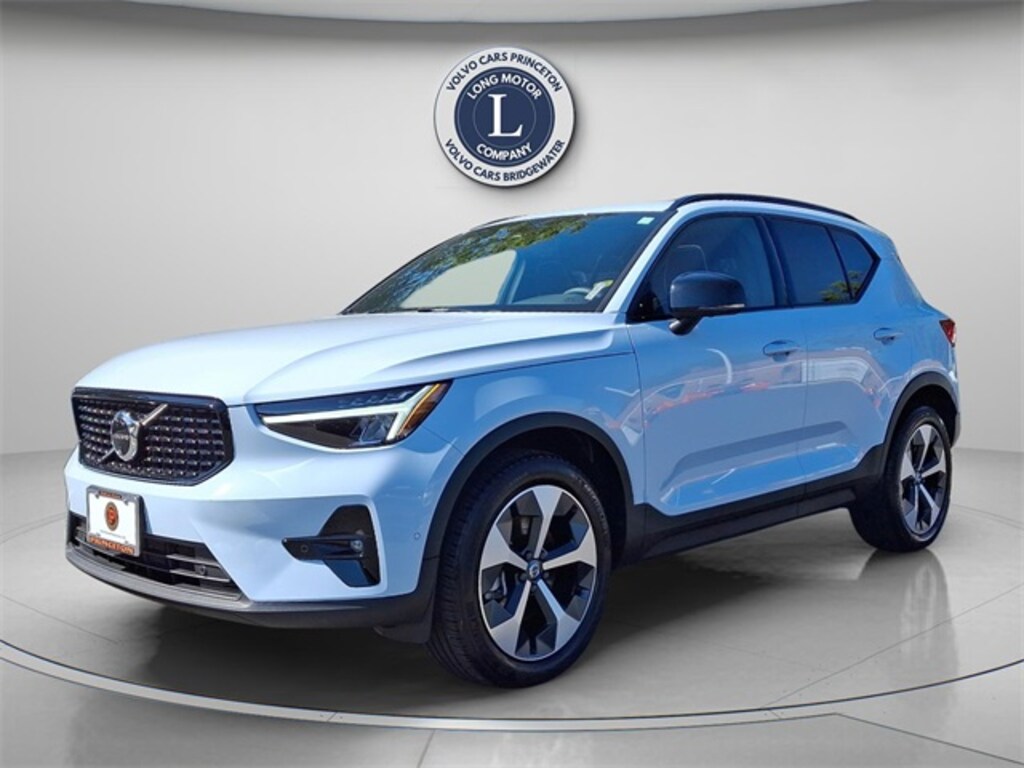 Certified 2025 Volvo XC40 B5 Plus Dark Theme SUV