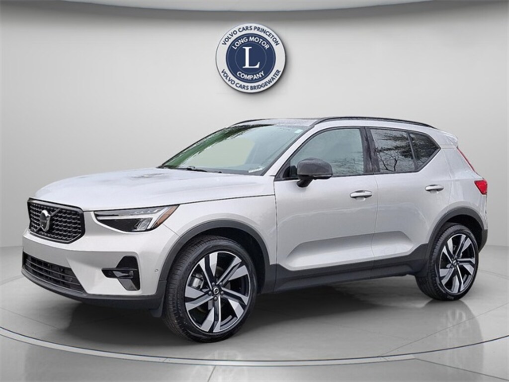 Certified 2025 Volvo XC40 B5 Plus Dark Theme SUV