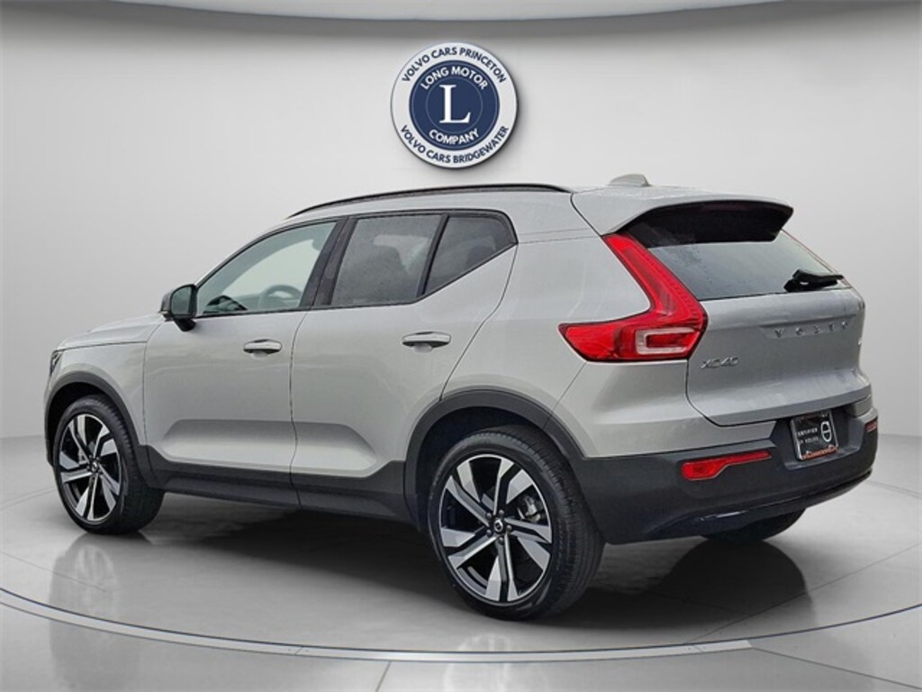 Certified 2025 Volvo XC40 B5 Plus Dark Theme SUV