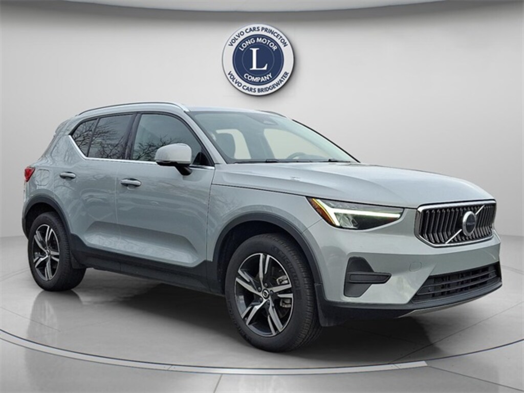 Certified 2025 Volvo XC40 B5 Core SUV