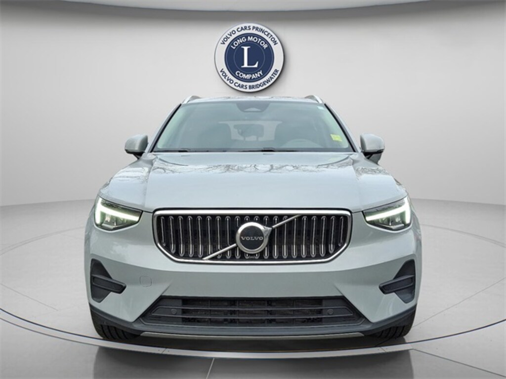 Certified 2025 Volvo XC40 B5 Core SUV