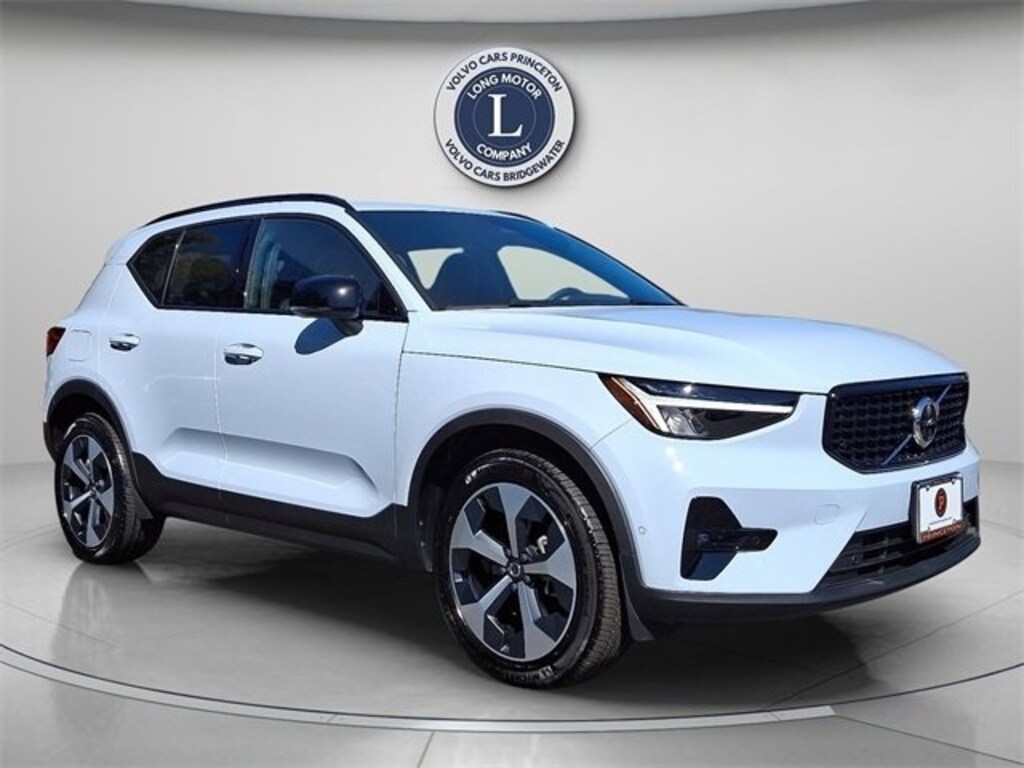 Certified 2025 Volvo XC40 B5 Plus Dark Theme SUV