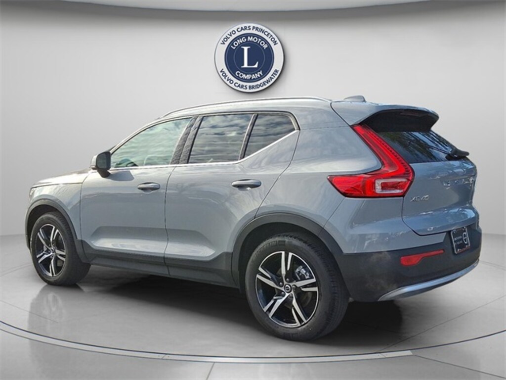 Certified 2025 Volvo XC40 B5 Core SUV