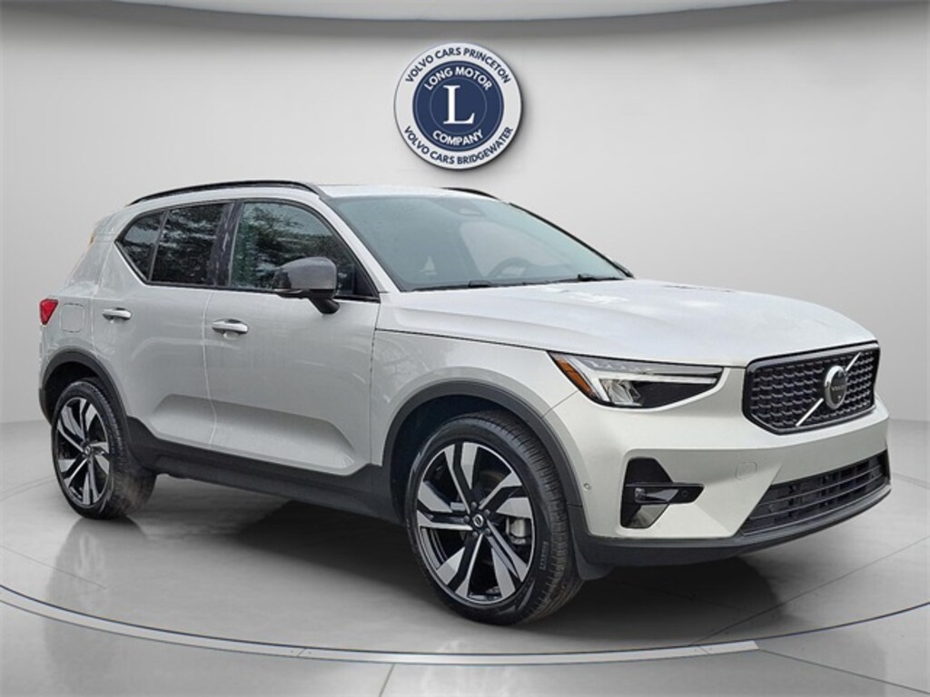 Certified 2025 Volvo XC40 B5 Plus Dark Theme SUV
