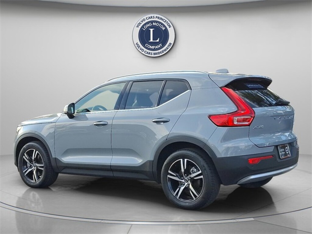 Certified 2025 Volvo XC40 B5 Core SUV