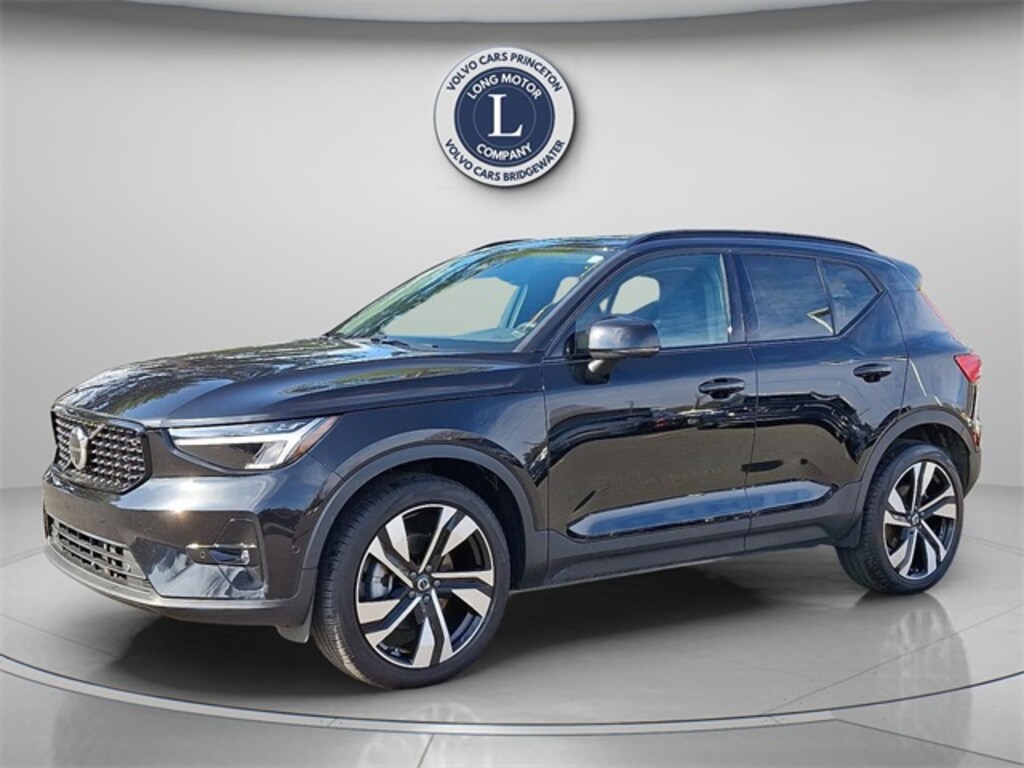 Certified 2025 Volvo XC40 B5 Plus Dark Theme SUV