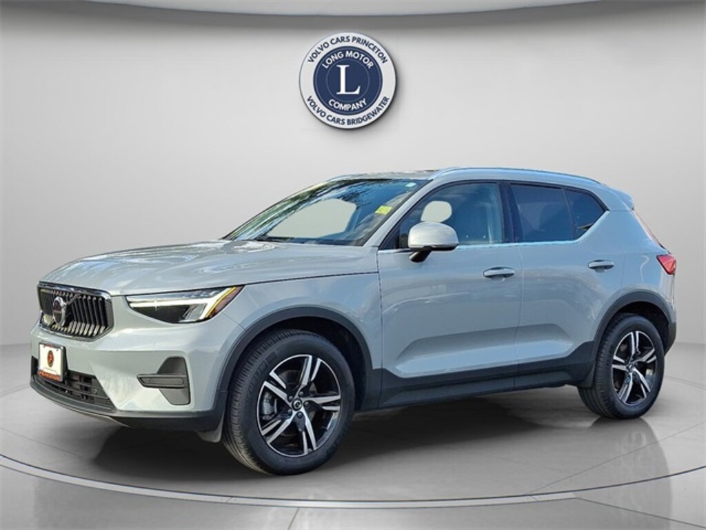 Certified 2025 Volvo XC40 B5 Core SUV