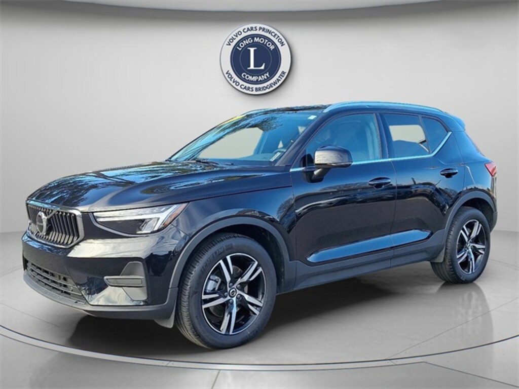 Certified 2025 Volvo XC40 B5 Core SUV