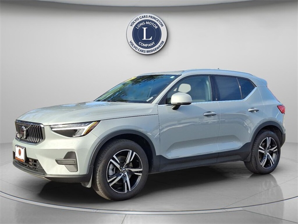 Certified 2025 Volvo XC40 B5 Core SUV