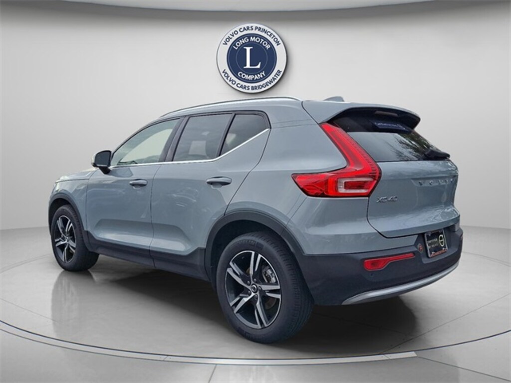 Certified 2025 Volvo XC40 B5 Core SUV