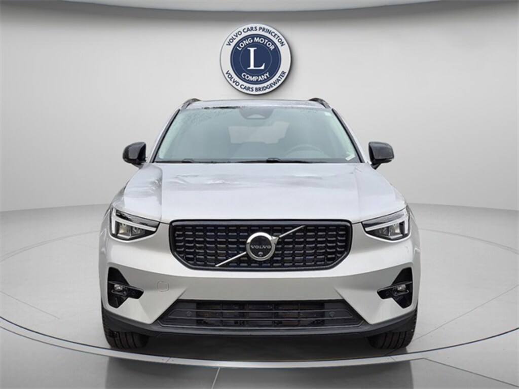 Certified 2025 Volvo XC40 B5 Plus Dark Theme SUV
