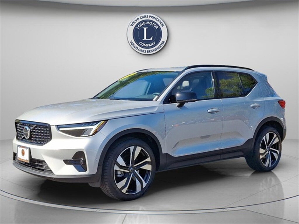 Certified 2025 Volvo XC40 B5 Plus Dark Theme SUV