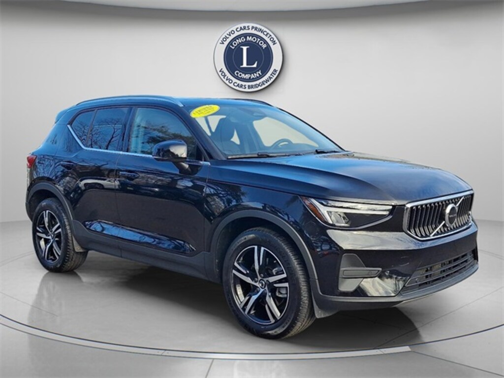 Certified 2025 Volvo XC40 B5 Core SUV