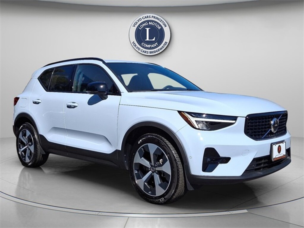 Certified 2025 Volvo XC40 B5 Plus Dark Theme SUV