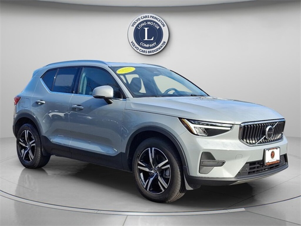 Certified 2025 Volvo XC40 B5 Core SUV
