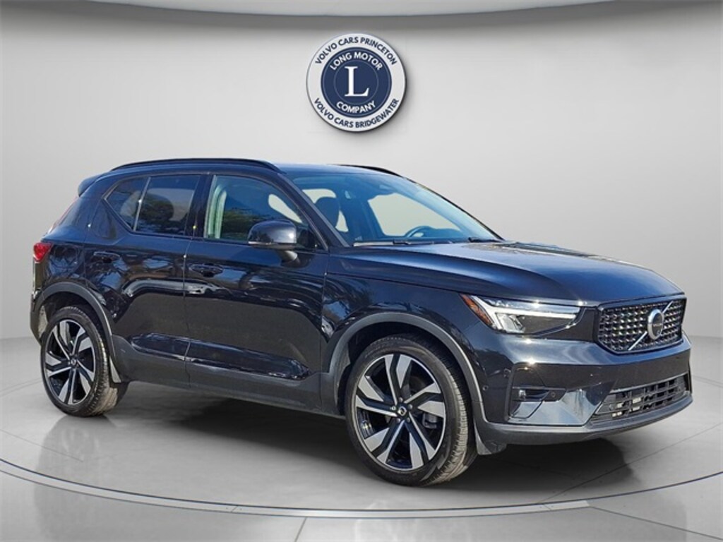 Certified 2025 Volvo XC40 B5 Plus Dark Theme SUV