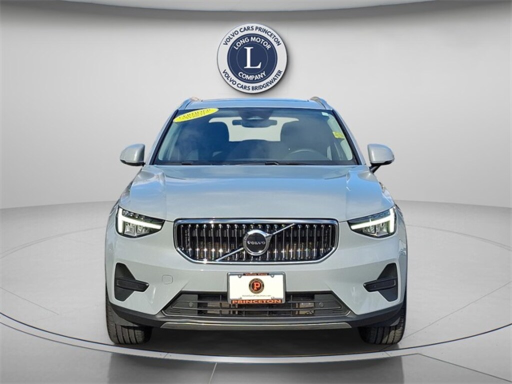 Certified 2025 Volvo XC40 B5 Core SUV