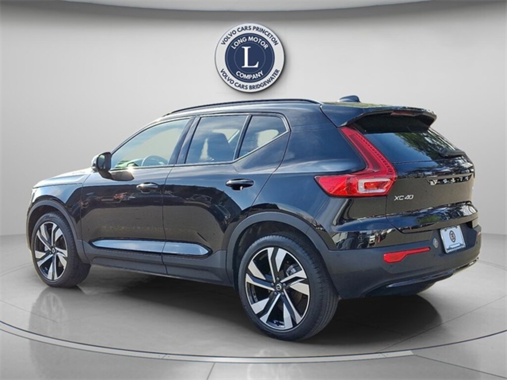 Certified 2025 Volvo XC40 B5 Plus Dark Theme SUV