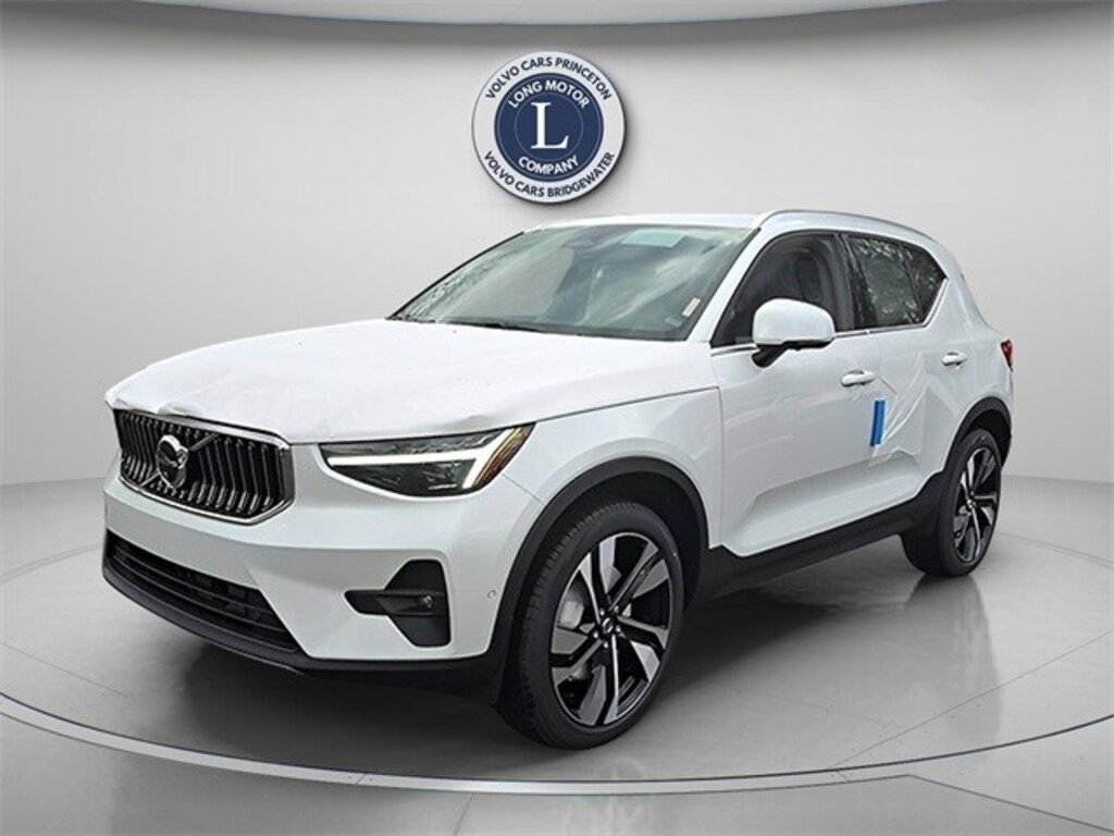 New 2025 Volvo XC40 B5 Plus Bright Theme SUV