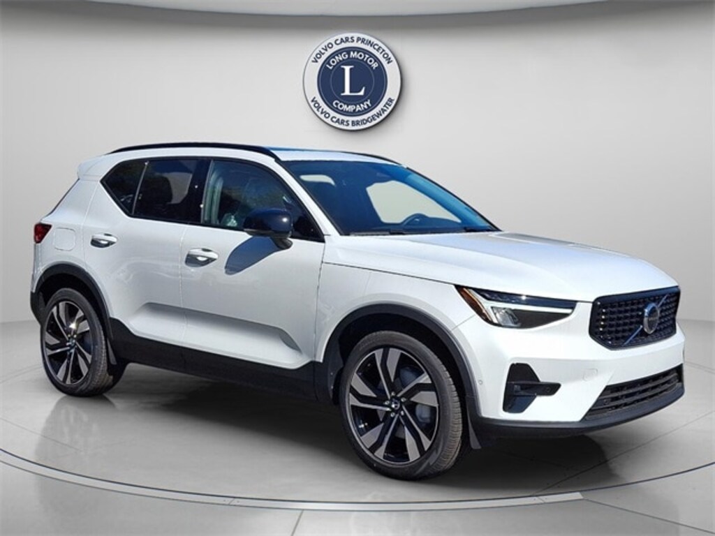 New 2026 Volvo XC40 B5 Plus SUV